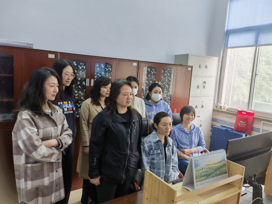 https://www.hwec.edu.cn/__local/0/6B/B4/932EFDF620504B2AE53D0BBC93C_DA21001A_E099B.png